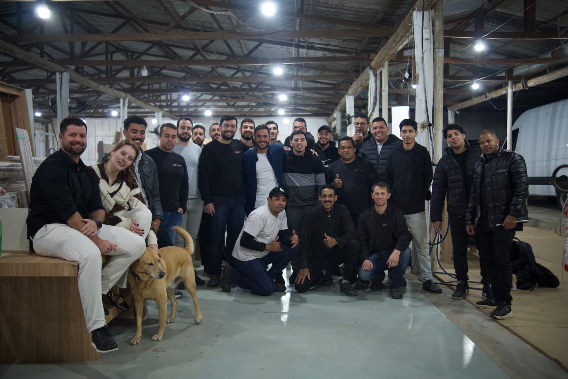 Equipe da MDI trabalhando na fábrica de móveis planejados